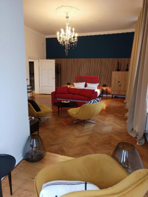 Lio Suite Design Apartment Balkon Netflix